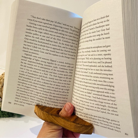 Wooden Thumb Ring Page Holder Reading Aid - Picture 8 of 11